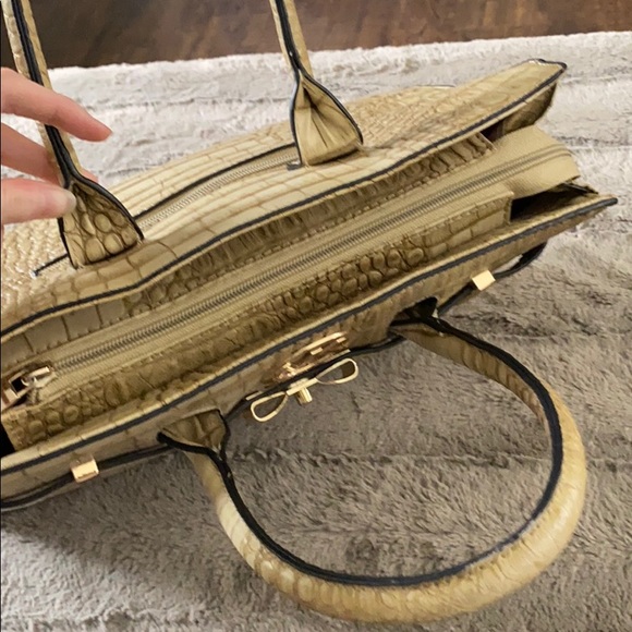 Michael kors tote - Picture 13 of 15